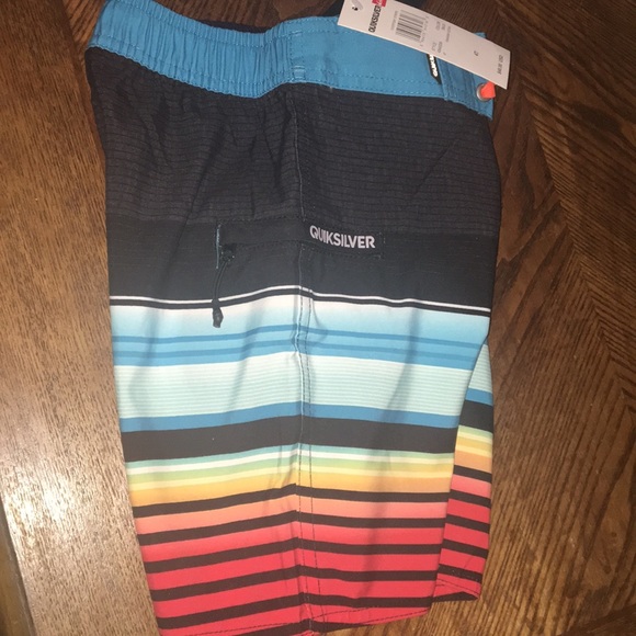 NWT Quiksilver Everyday Stripe boys shorts - Picture 3 of 6
